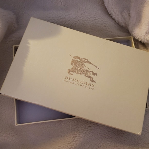 BURBERRY SCARF BOX/RIBBON/CARD - Picture 4 of 6